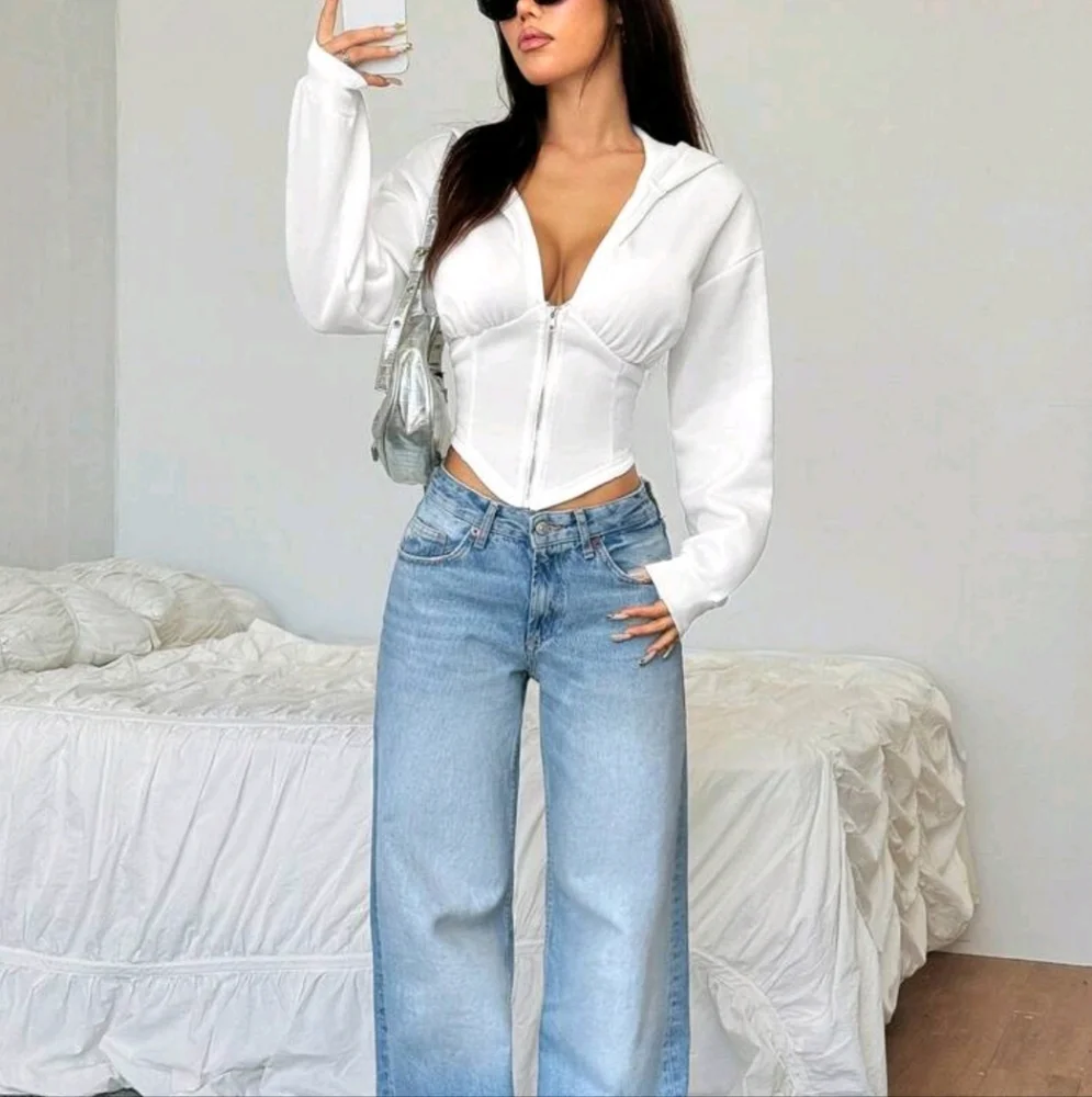 Zip-Up Plain Color Asymmetric Hem Short Hooded Sweatshirt - Picture 3 of 4